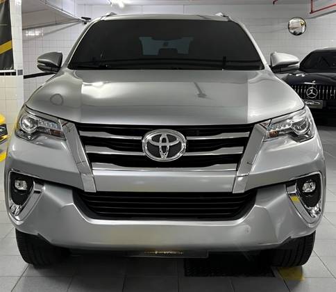 TOYOTA HILUX SW4 2.8 SRX 4X4 16V TURBO INTERCOOLER DIESEL 4P AUTOMÁTICO